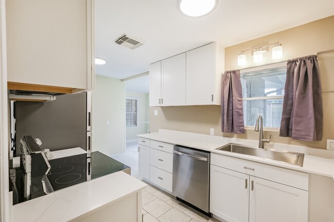 Building Photo - 4613 Braeburn Dr