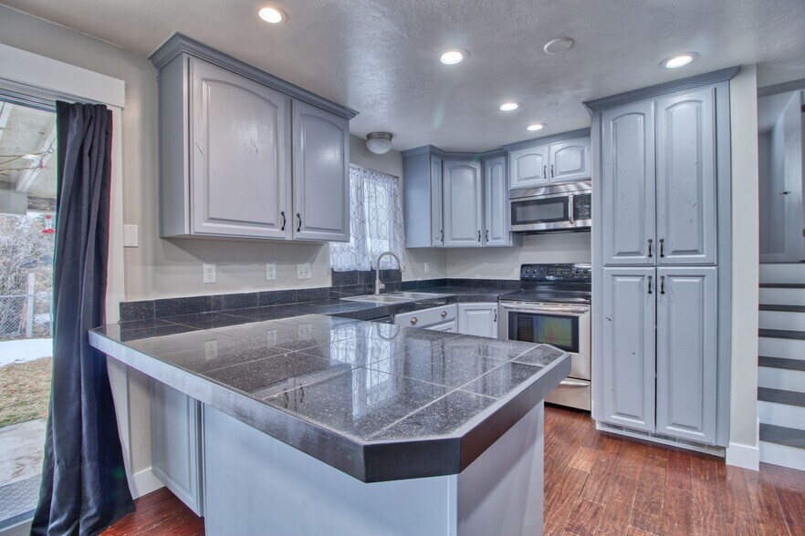 Building Photo - 492 N 1120 E