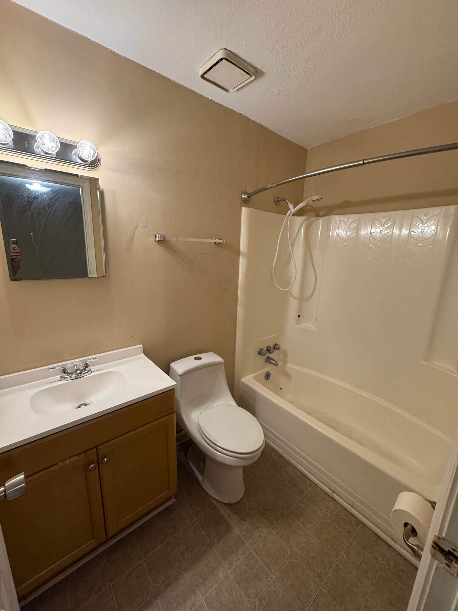 Building Photo - 801 Sandpiper Dr