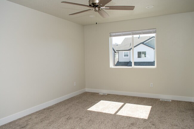 Building Photo - 382 N 100 W