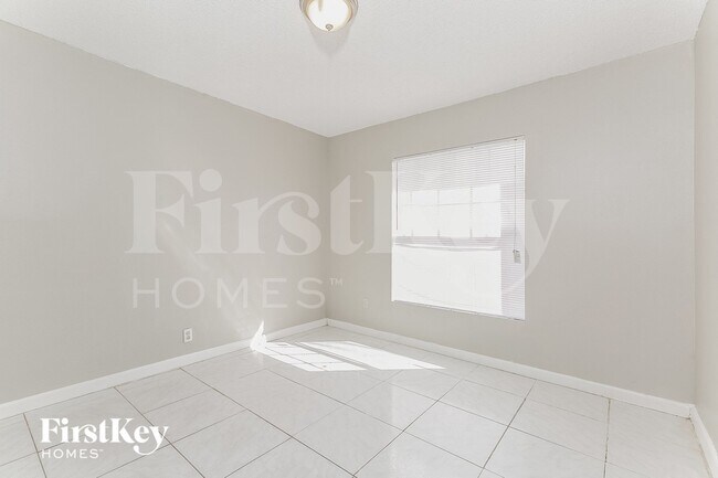 Building Photo - 1420 Kissimmee Dr