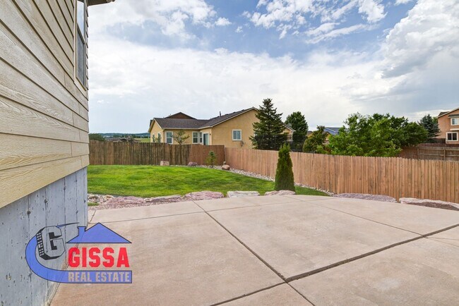 Building Photo - Beautiful ranch style home available to mo...