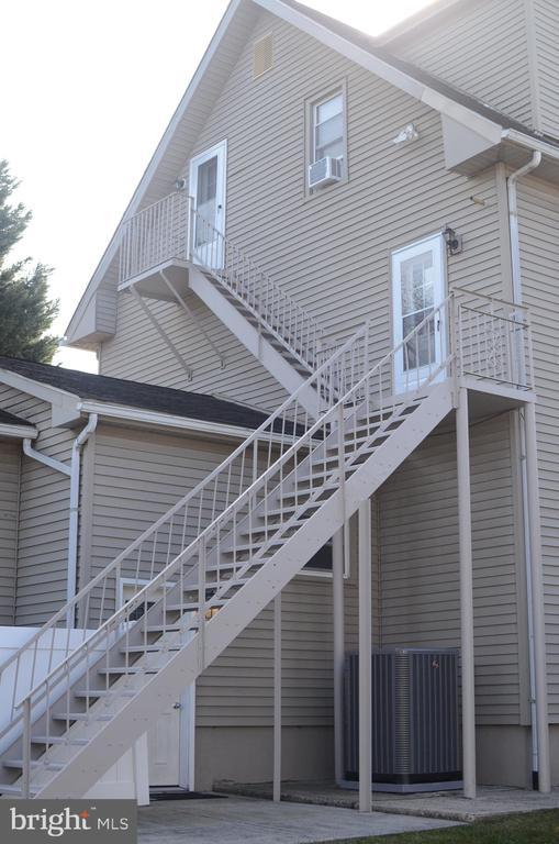 Building Photo - 219 9th Ave