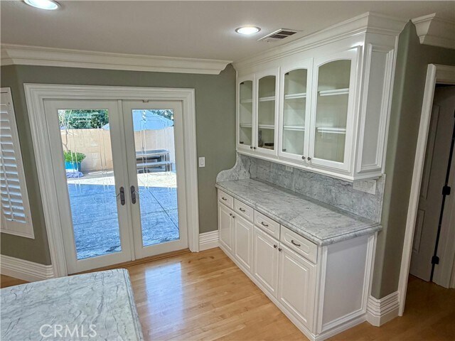 Building Photo - 5243 E Arbor Rd