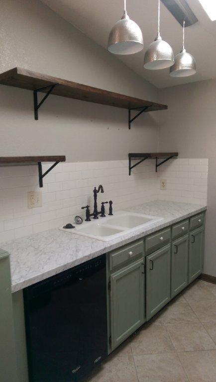 Building Photo - Unique 2 bed 2 bath 1 car with rare study ...