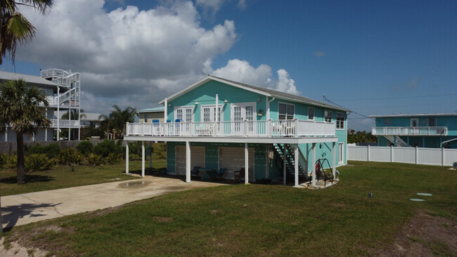 Building Photo - Just Beachy! 3bd 2ba by the Ocean