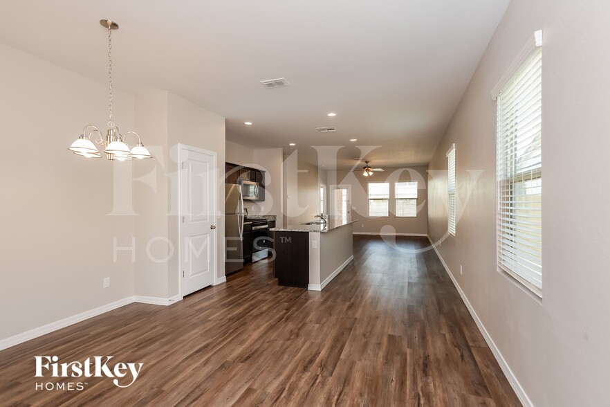 Building Photo - 354 W Powell Dr