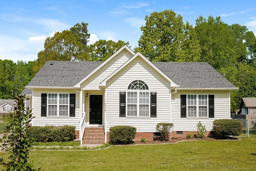 Primary Photo - 1432 Smokey Mountain Dr