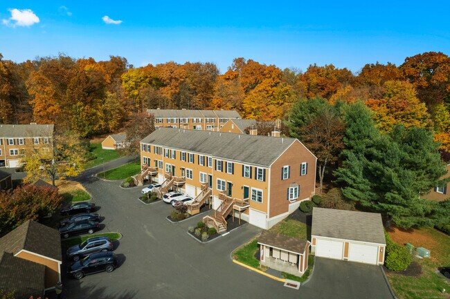 Building Photo - 136 Foxbridge Village Rd