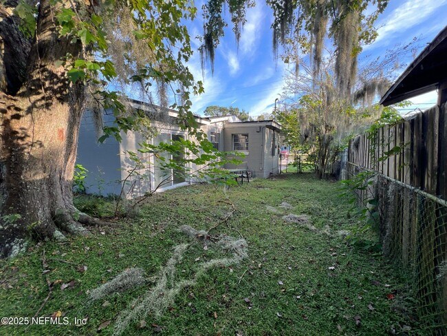 Building Photo - 9028 Castle Blvd