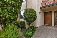 Building Photo - Wonderful uptown condo for rent... Santa Barbara!