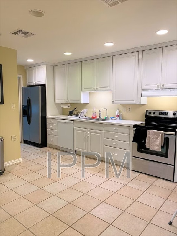 Building Photo - 5320 Guava Dr