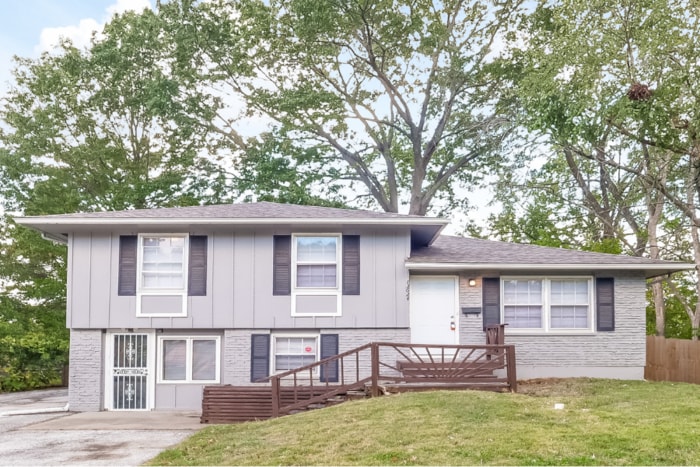 Primary Photo - 13624 Spring St