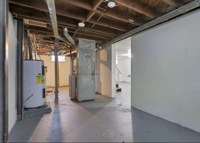 Building Photo - 2975 Howey Rd