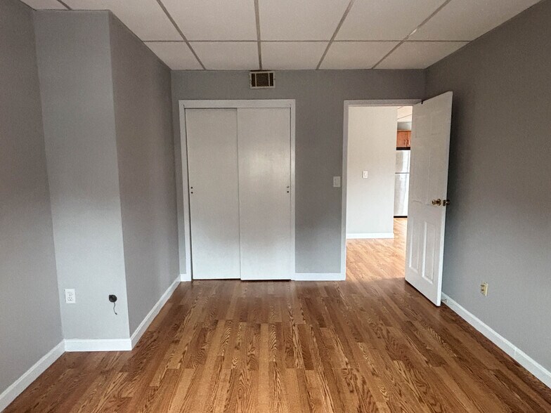 Bedroom - 549 E 4th St