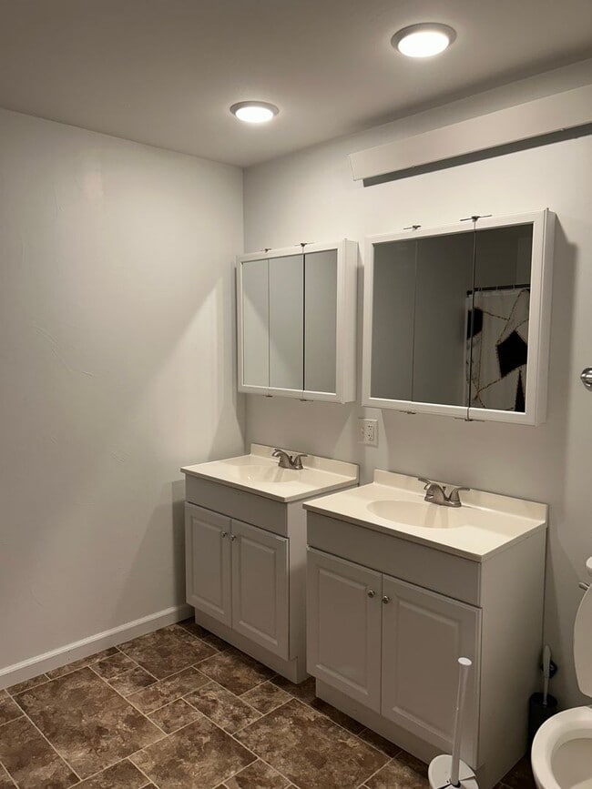 Building Photo - 11 Mullin St