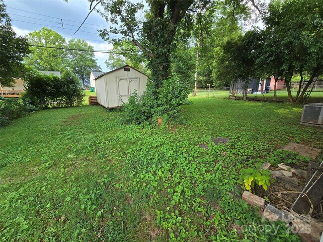 Building Photo - 2720 Englehardt St