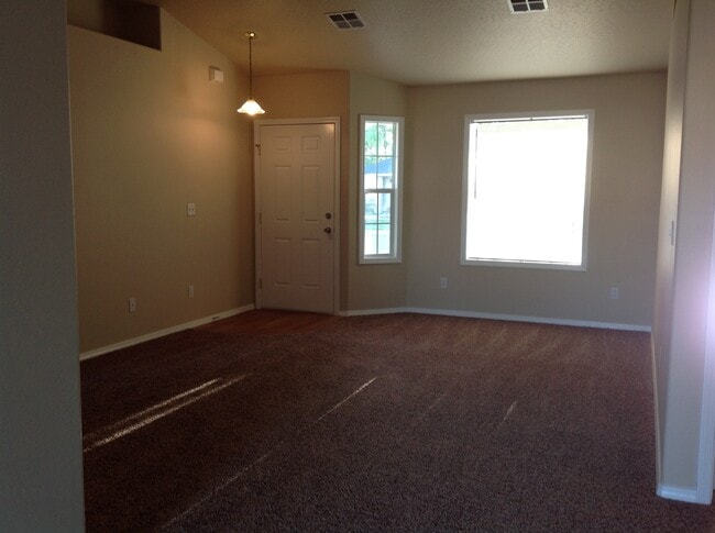 Building Photo - Fabulous location. Nice home with new carpet and paint. Living and family room.