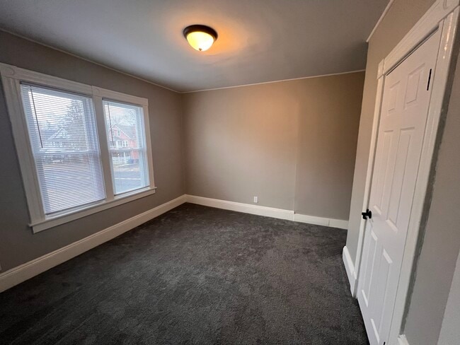 Building Photo - 877 Belmont Ave