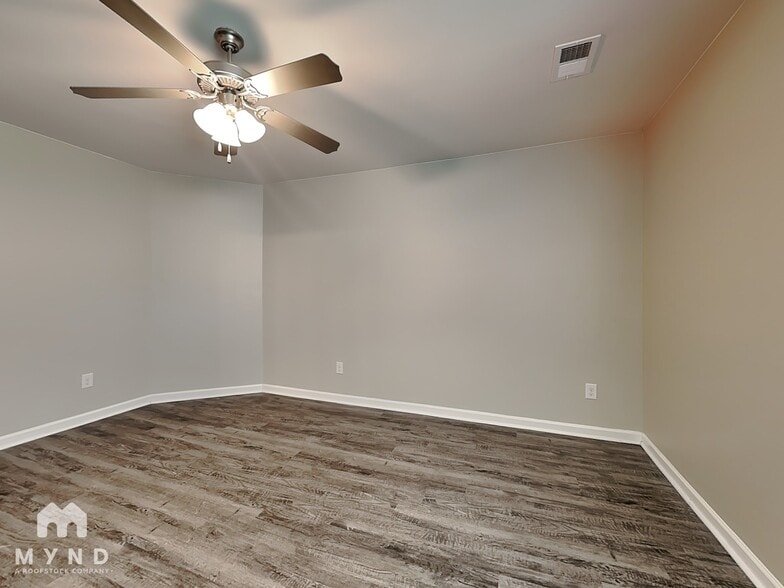 Building Photo - 816 The Heights Ln