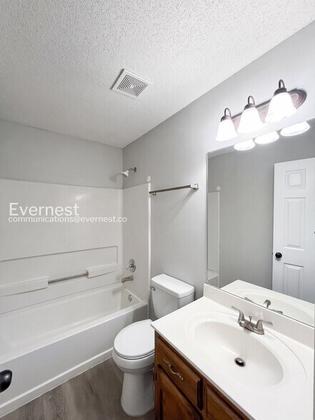 Building Photo - 1208 W E Ross Pkwy