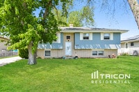 Building Photo - 315 E Oak St