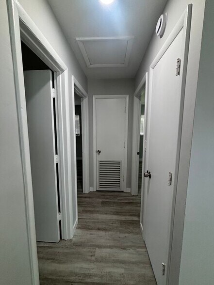 Building Photo - 9100 Bamboo Dr