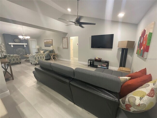 Building Photo - 3424 Willow Wisp Dr S