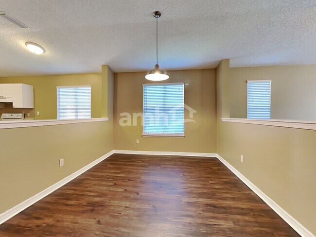 Building Photo - 2143 Featherwood Dr W