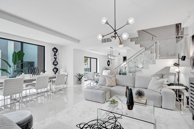 Building Photo - 3040 N Ocean Blvd