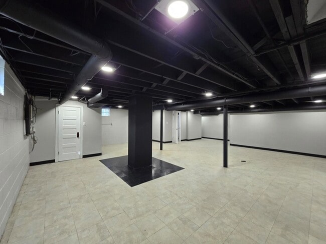 Building Photo - 7230 Beech Ave