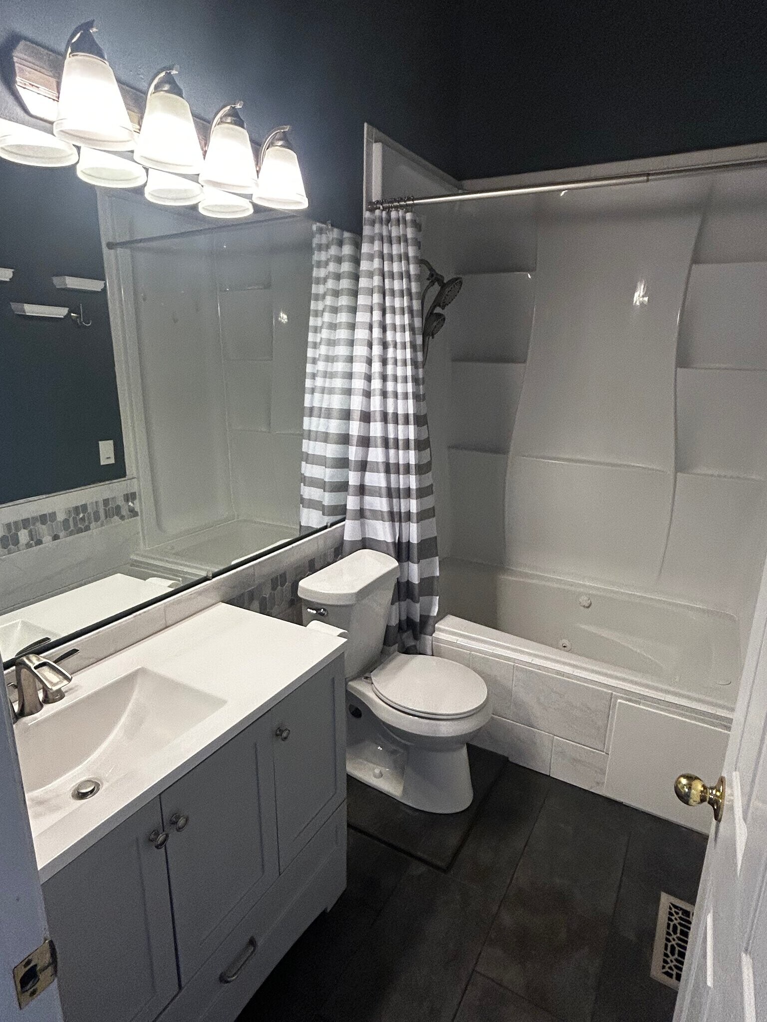 Building Photo - 16901 E Chenango Ave