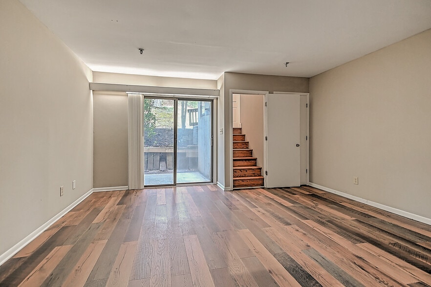 Building Photo - 109 Beechnut St