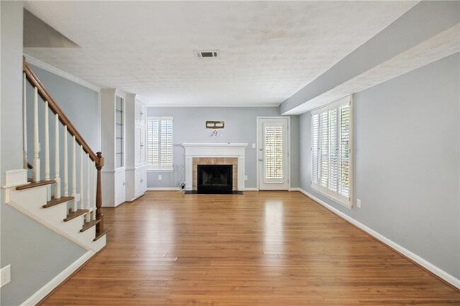 Building Photo - 1058 Mansfield Ct