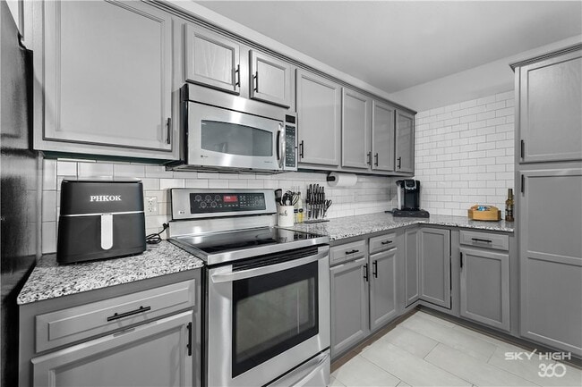 Building Photo - 729 Erika Ave