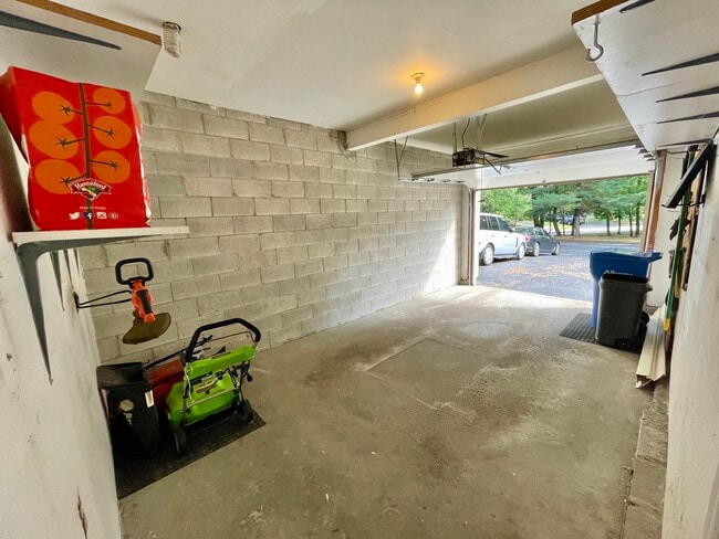 Building Photo - 18 Wilan Ln