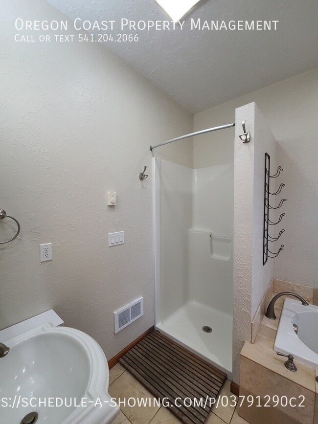 Building Photo - 961 NW Lanai Loop