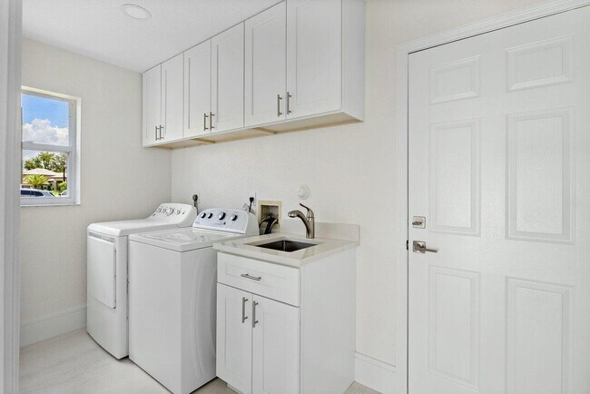 Building Photo - 20321 Hacienda Ct