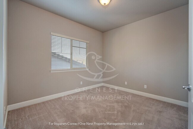 Building Photo - Fantastic - one of a kind 5 bdrm 4 bth home with pool