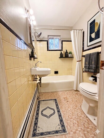 Building Photo - 6007 N Camac St