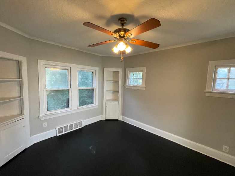 Building Photo - 3437 E 103rd St