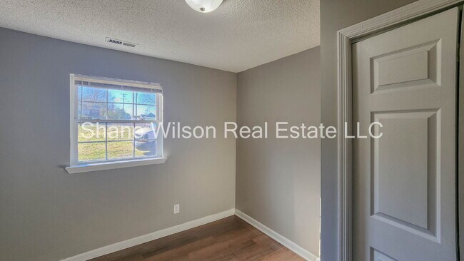 Building Photo - "Charming 3-Bedroom Retreat with 1050 Sq. Ft. of Cozy Living in Chattanooga!"