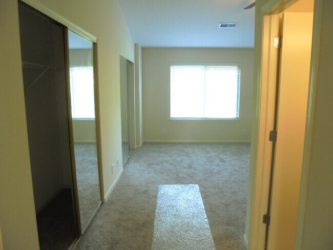 Building Photo - 1454 Walnut Hill Ave