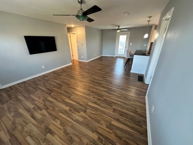 Building Photo - Beautiful House in Picadome! Off-Street Parking, W/D, Breakfast Bar, Deck, Fenced Backyard!