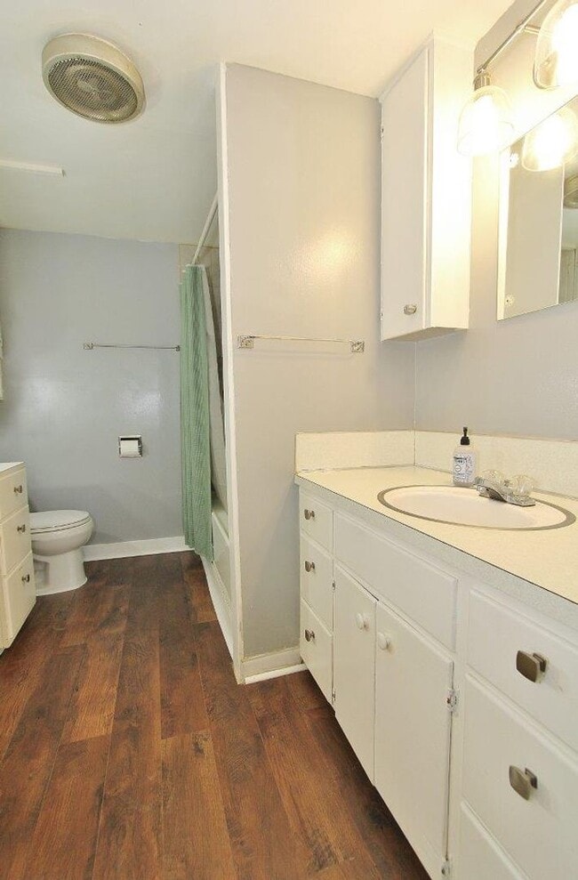 Building Photo - Charming Single-Level Studio Home
