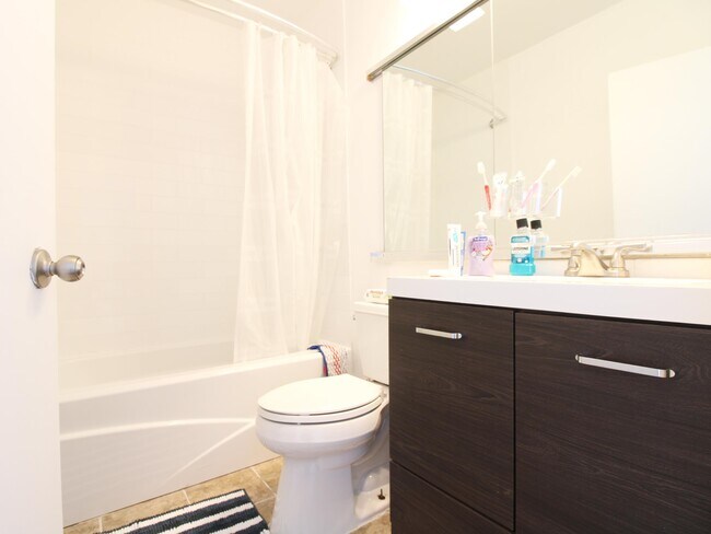 Building Photo - 45 River Dr S