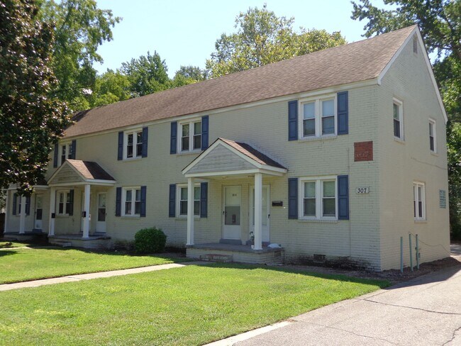 Primary Photo - Pinehurst - Wards Corner