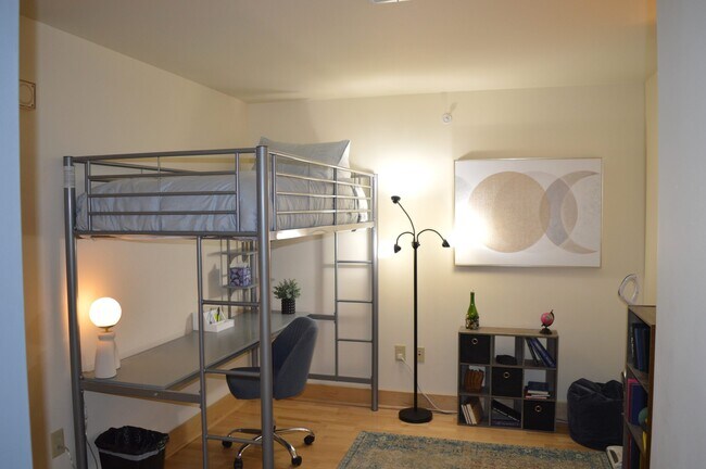 Building Photo - 333 W Mifflin St