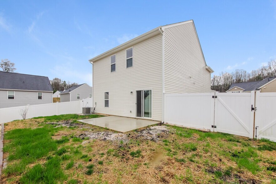 Building Photo - 904 Hilphiger Ct