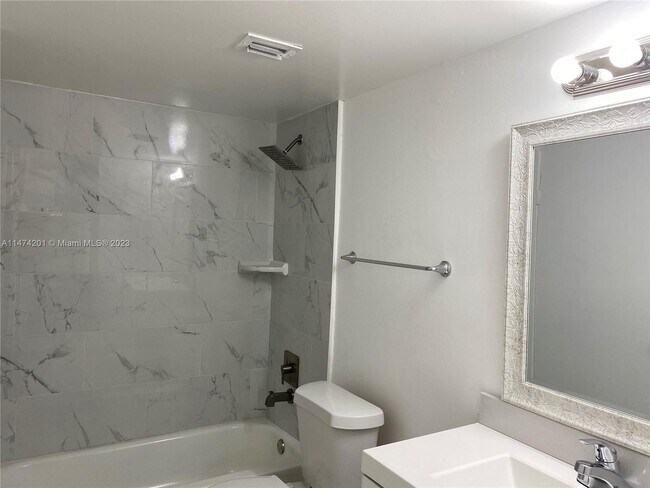 Building Photo - 486 NW 165th St